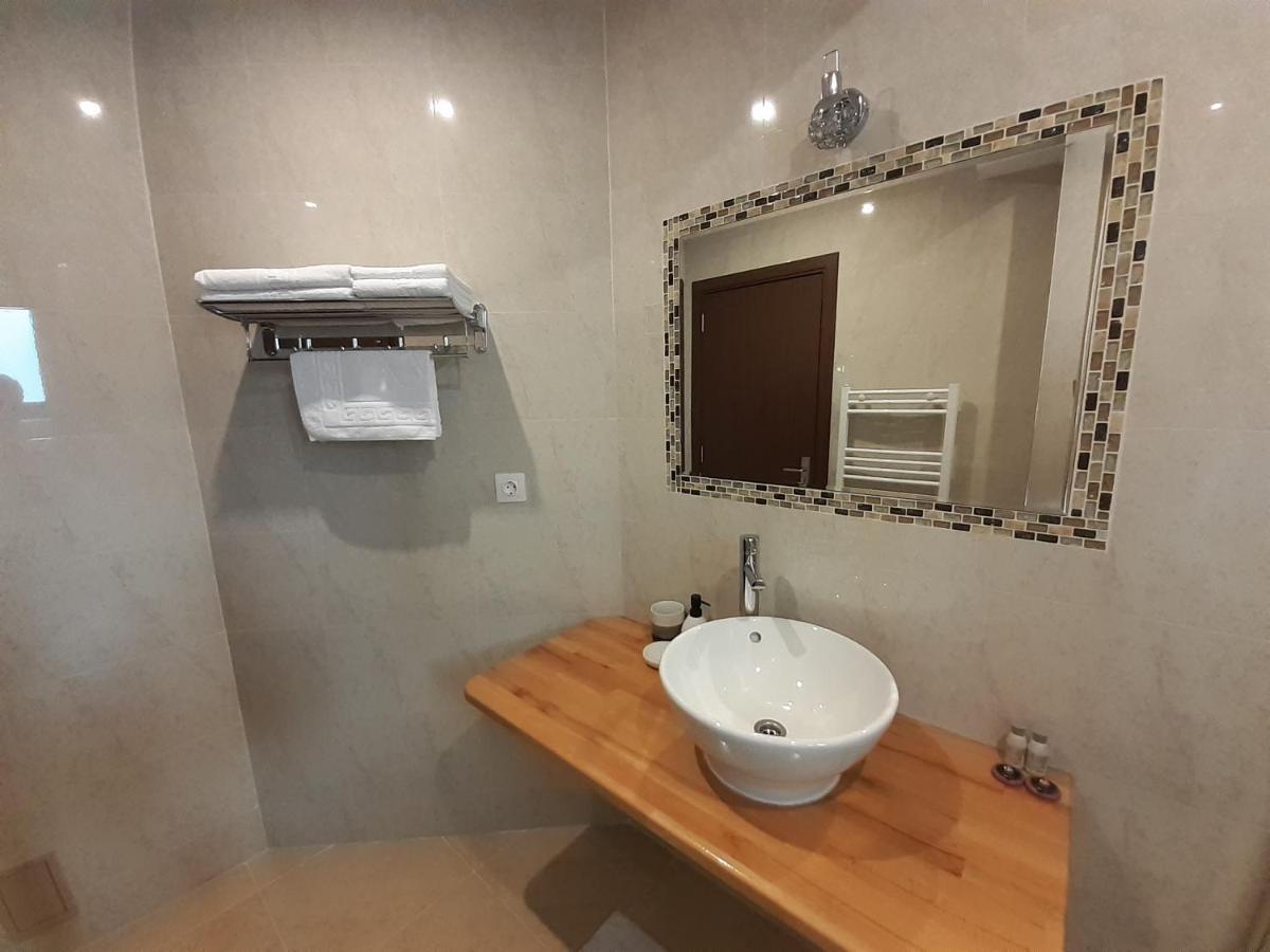 Lanobila Hotel Синая Екстериор снимка